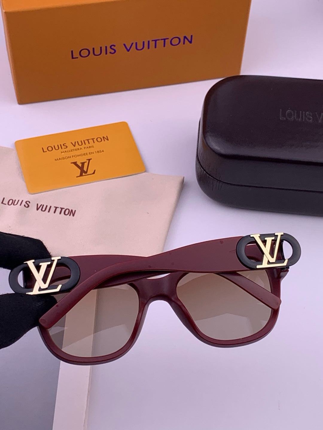 Louis Vuitton L07002 Square Black Lens Sunglasses for Women - 371302 - detail image 4