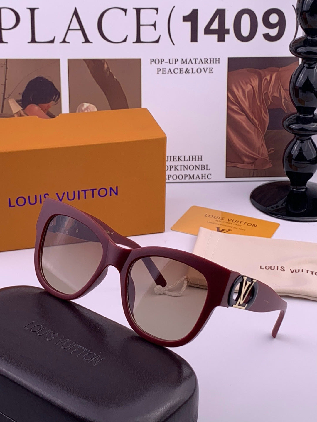 Louis Vuitton L07002 Square Black Lens Sunglasses for Women - 371302 - detail image 2