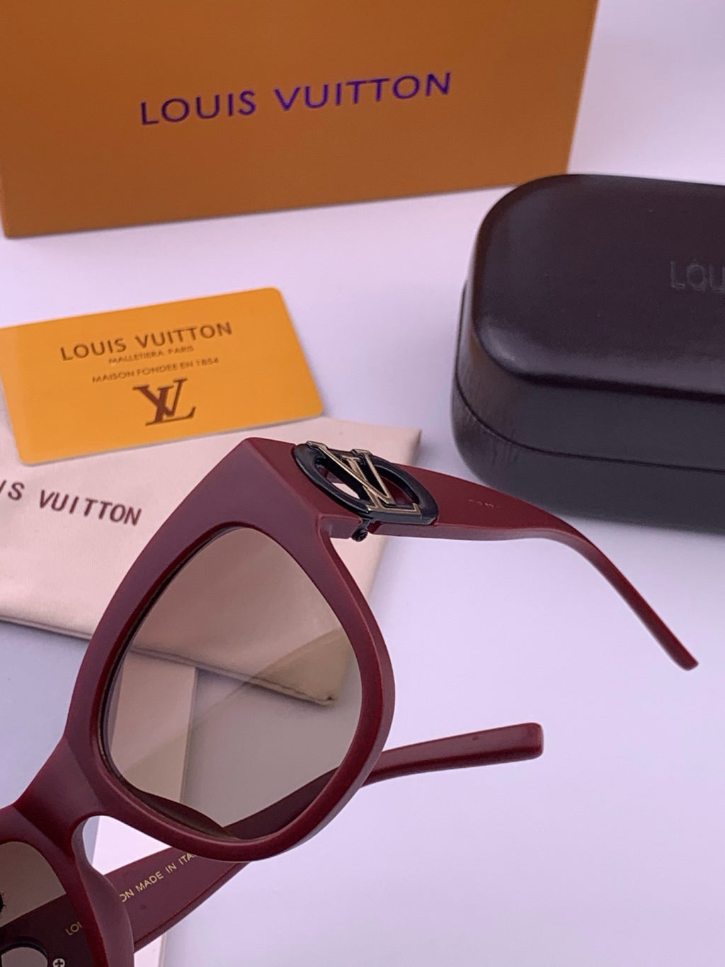 Louis Vuitton L07002 Square Black Lens Sunglasses for Women - 371302 - detail image 3