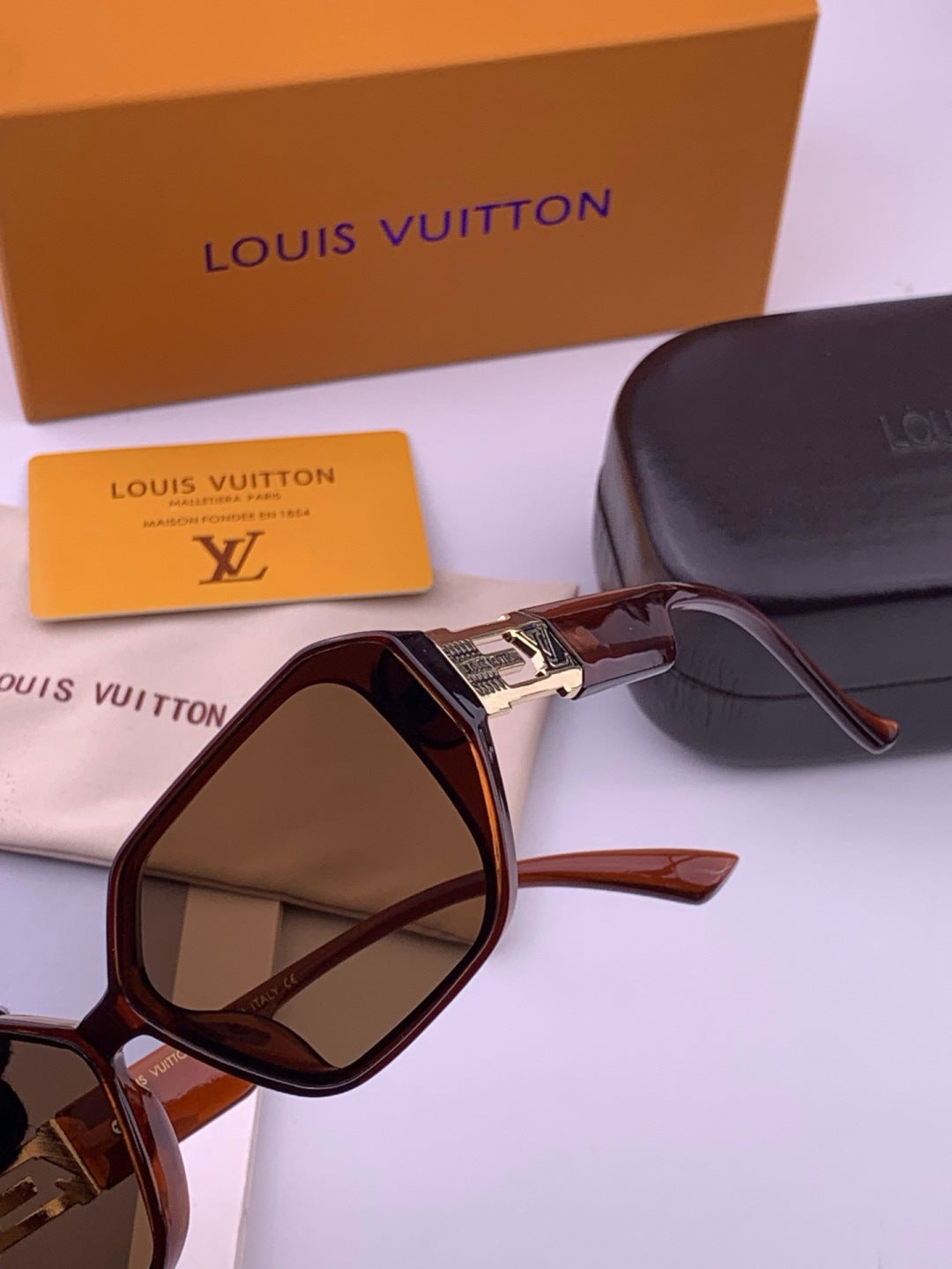 Louis Vuitton L17001 Square Black Lens Sunglasses for Women - 371303 - detail image 3