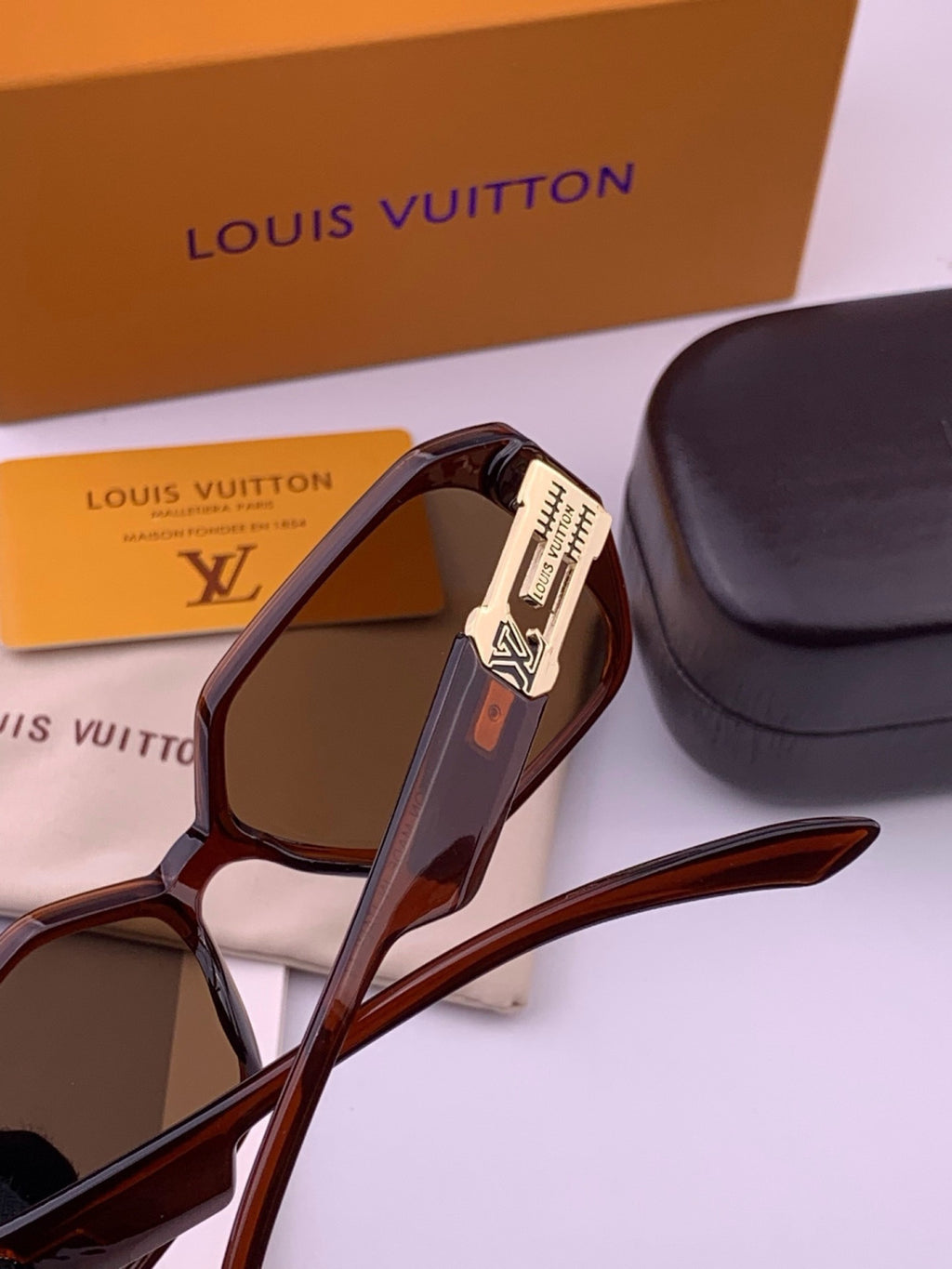 Louis Vuitton L17001 Square Black Lens Sunglasses for Women - 371303 - detail image 4