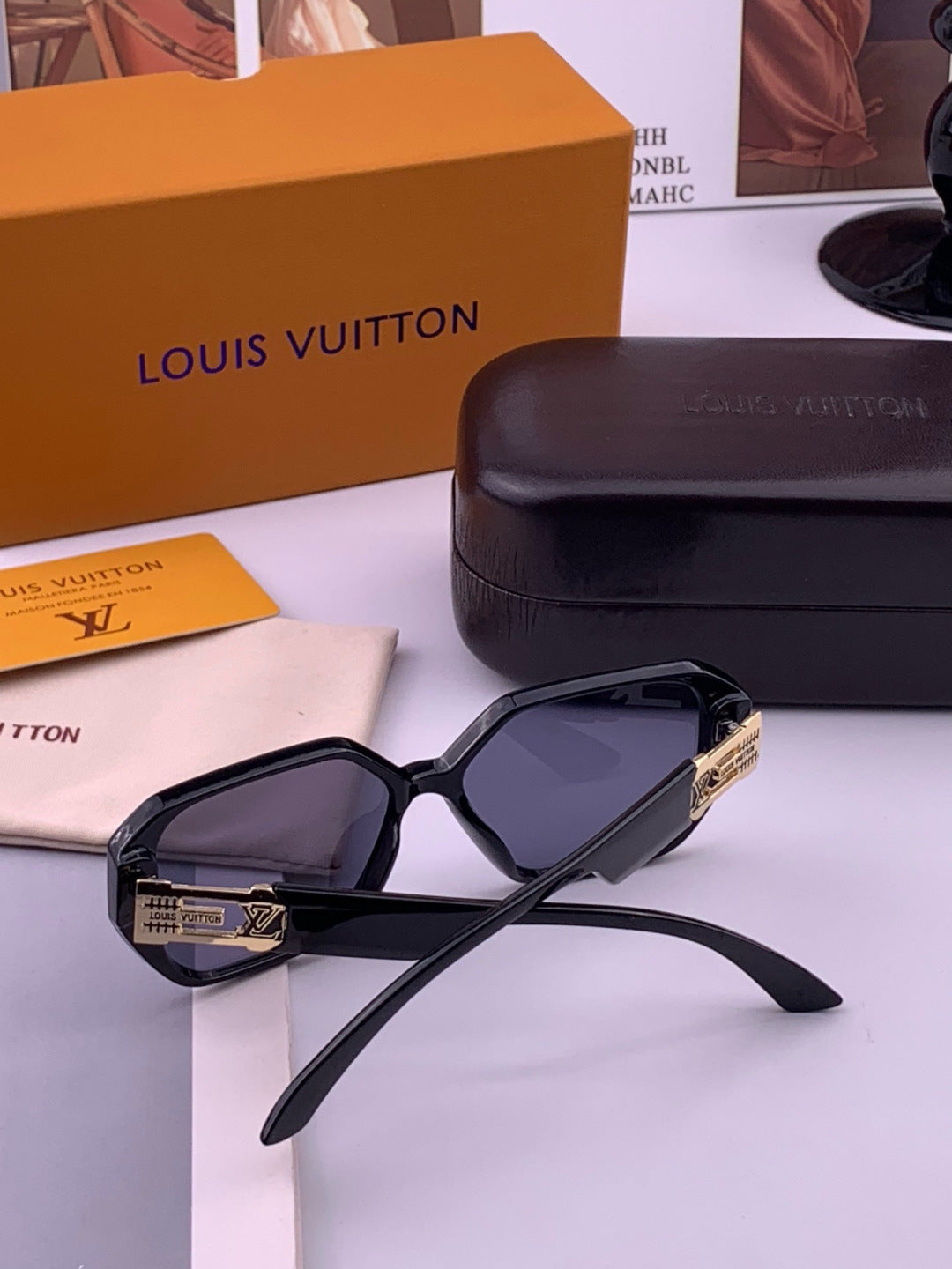 Louis Vuitton L17001 Square Black Lens Sunglasses for Women - 371304 - detail image 6