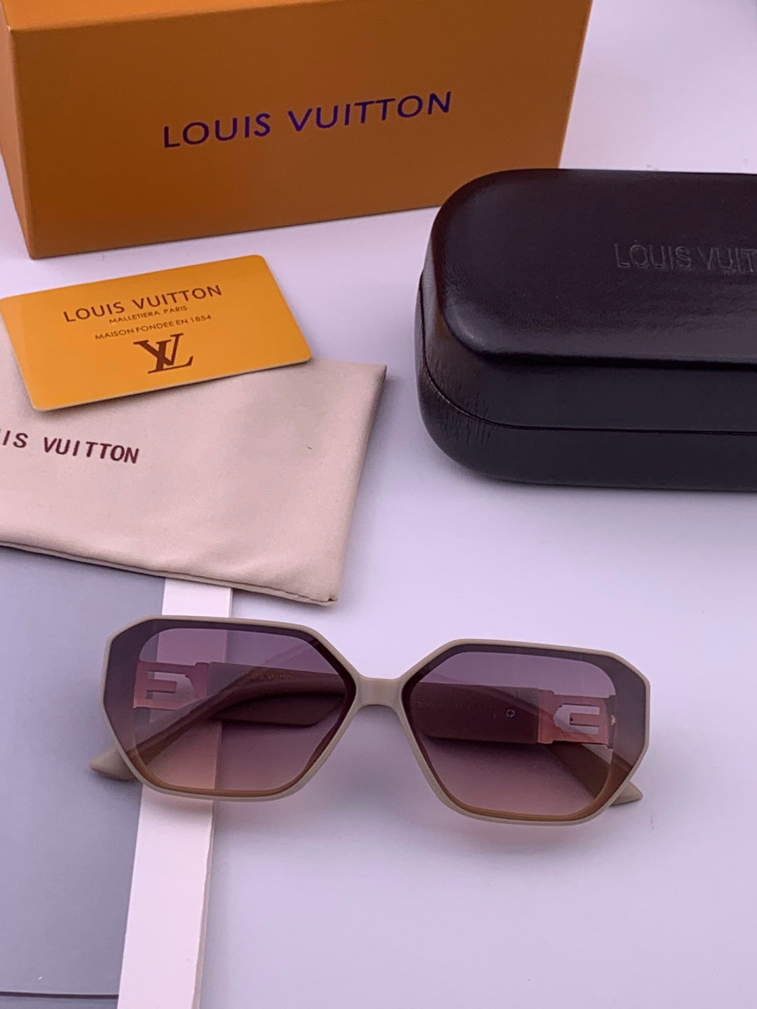 Louis Vuitton L17001 Square Purple Lens Sunglasses for Women - 371305 - detail image 7