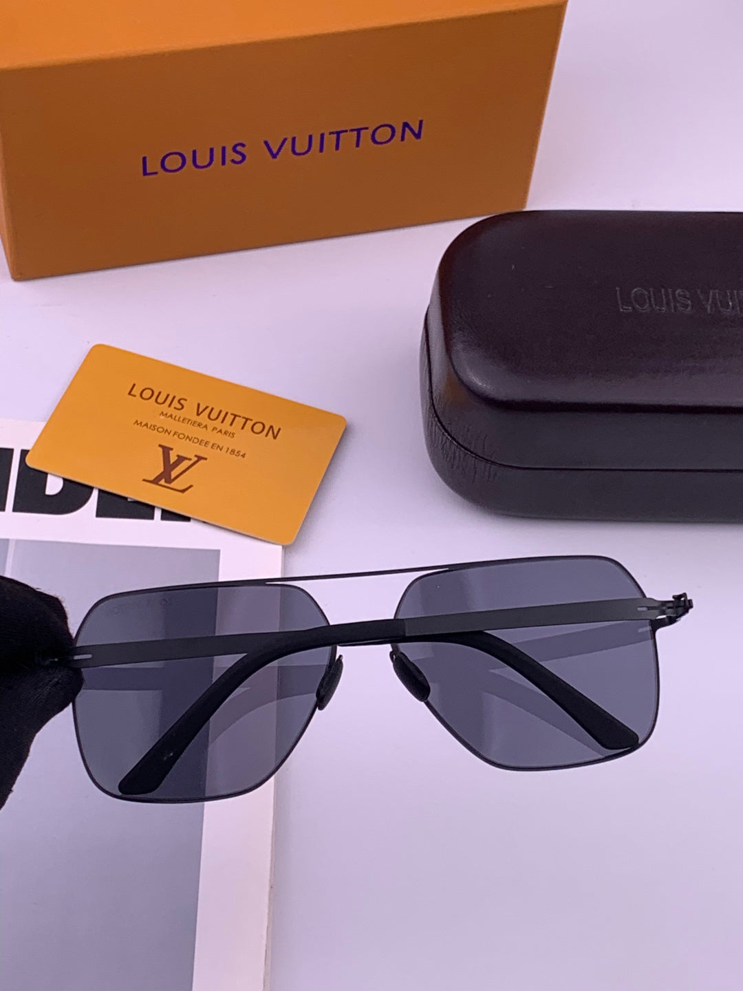 Louis Vuitton L3733 Fashion Gold Lens Sunglasses for Men & Women - 381855 - detail image 6