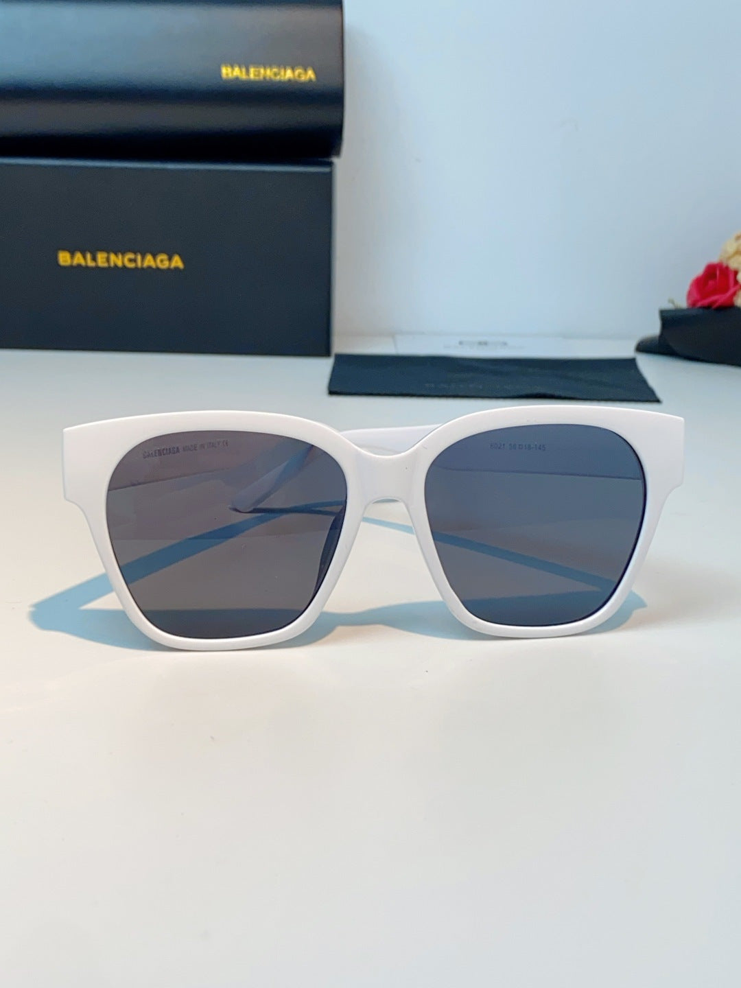 Balenciaga Cat-Eye Gray Lens Sunglasses for Men & Women - detail image 2