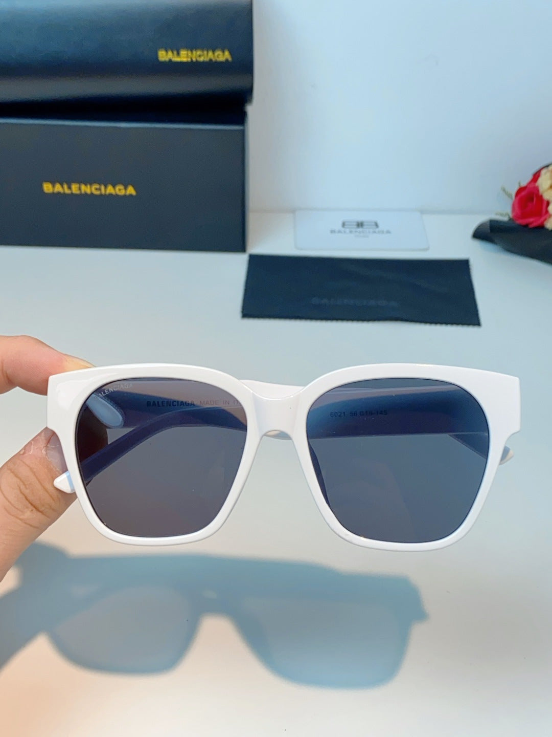Balenciaga Cat-Eye Gray Lens Sunglasses for Men & Women - detail image 4