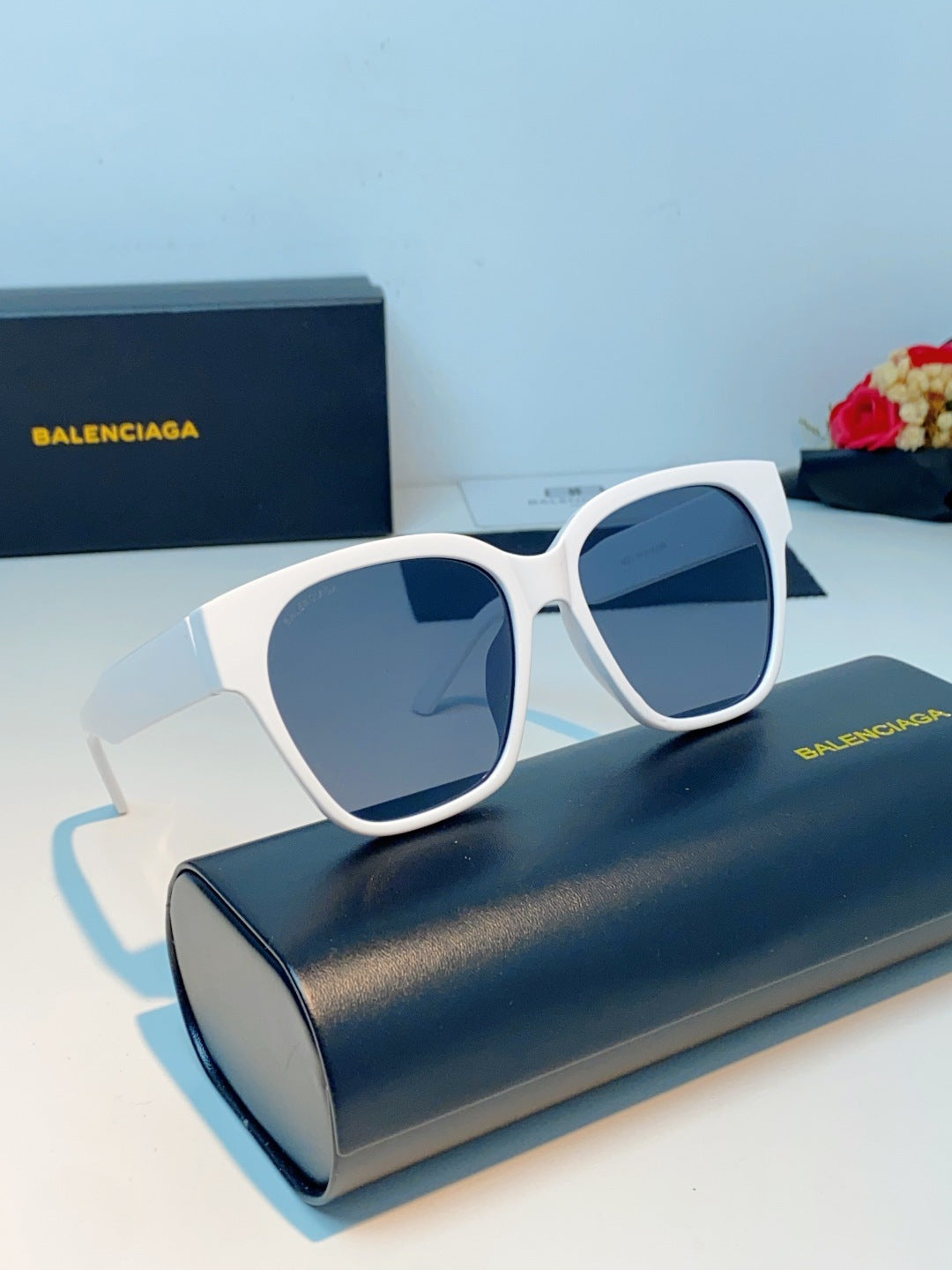 Balenciaga Cat-Eye Gray Lens Sunglasses for Men & Women - detail image 11