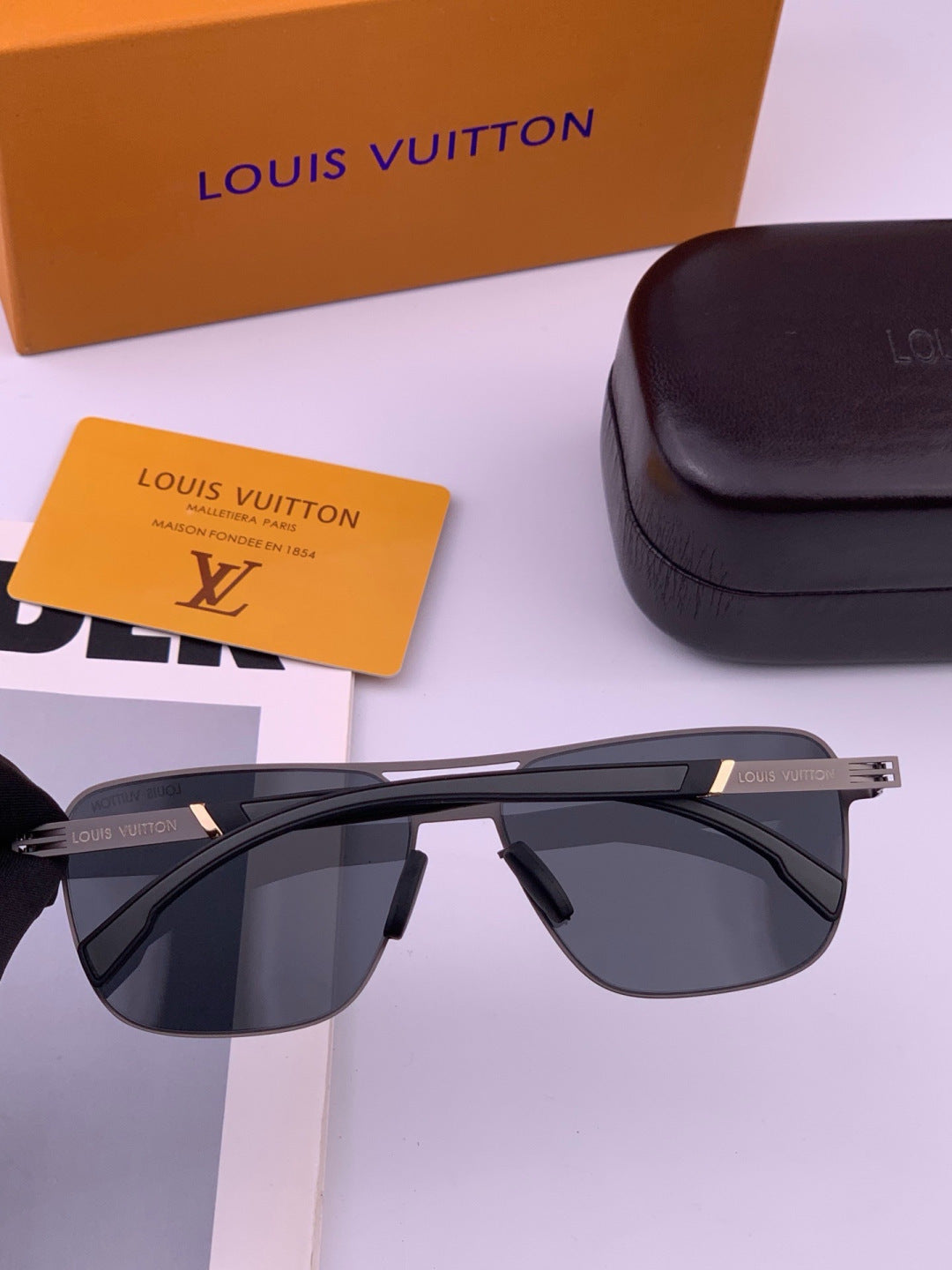 Louis Vuitton L816 Fashion Gold Lens Sunglasses for Men & Women - 381931 - detail image 4