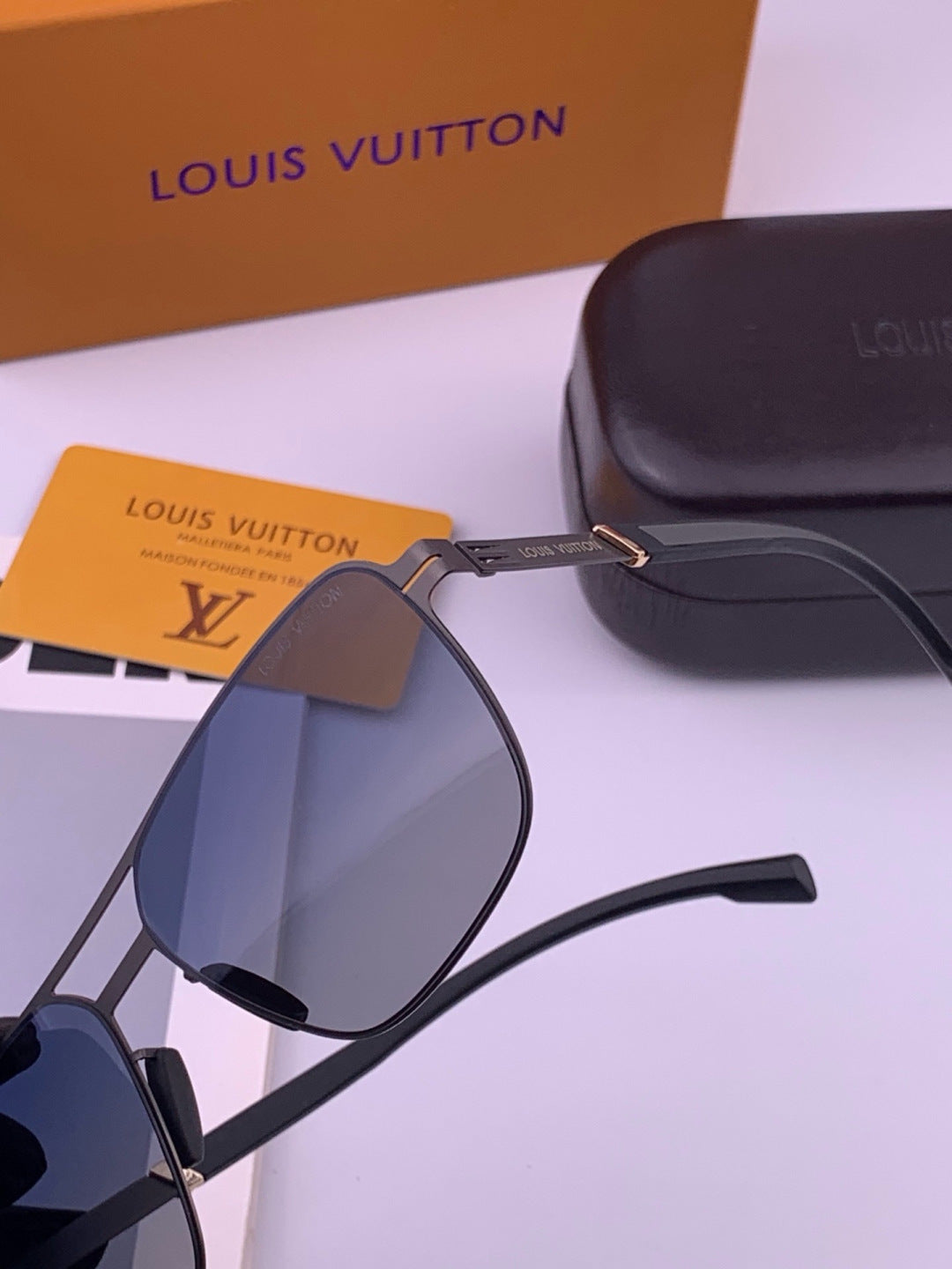 Louis Vuitton L816 Fashion Gold Lens Sunglasses for Men & Women - 381932 - detail image 3