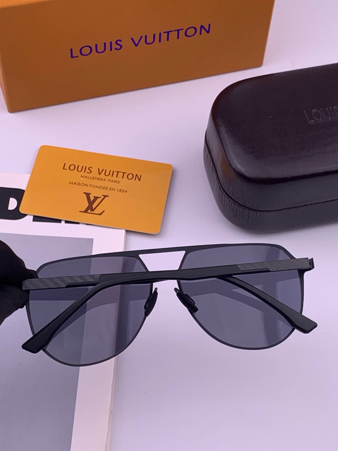 Louis Vuitton L315 Fashion Gold Lens Sunglasses for Men & Women - 381934 - detail image 4