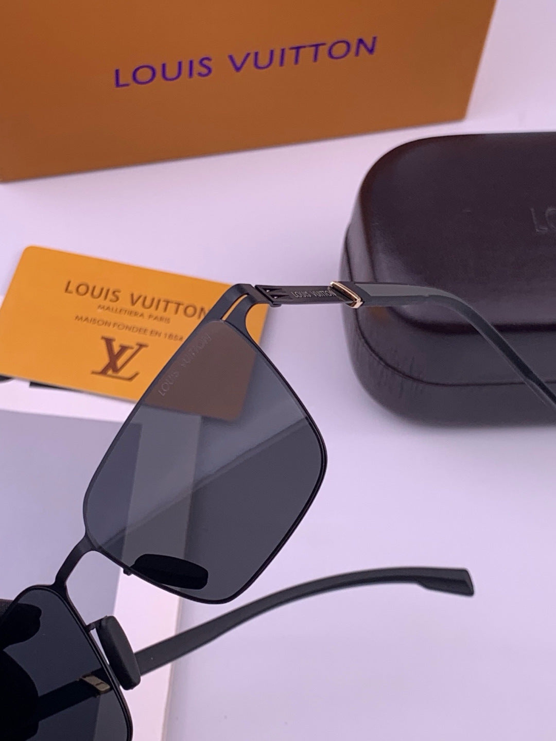 Louis Vuitton L516 Fashion Gold Lens Sunglasses for Men & Women - 381936 - detail image 3