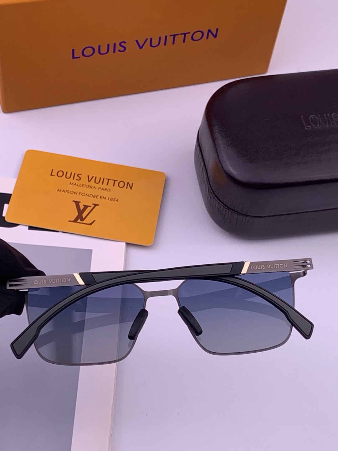 Louis Vuitton L516 Fashion Gold Lens Sunglasses for Men & Women - 381937 - detail image 6