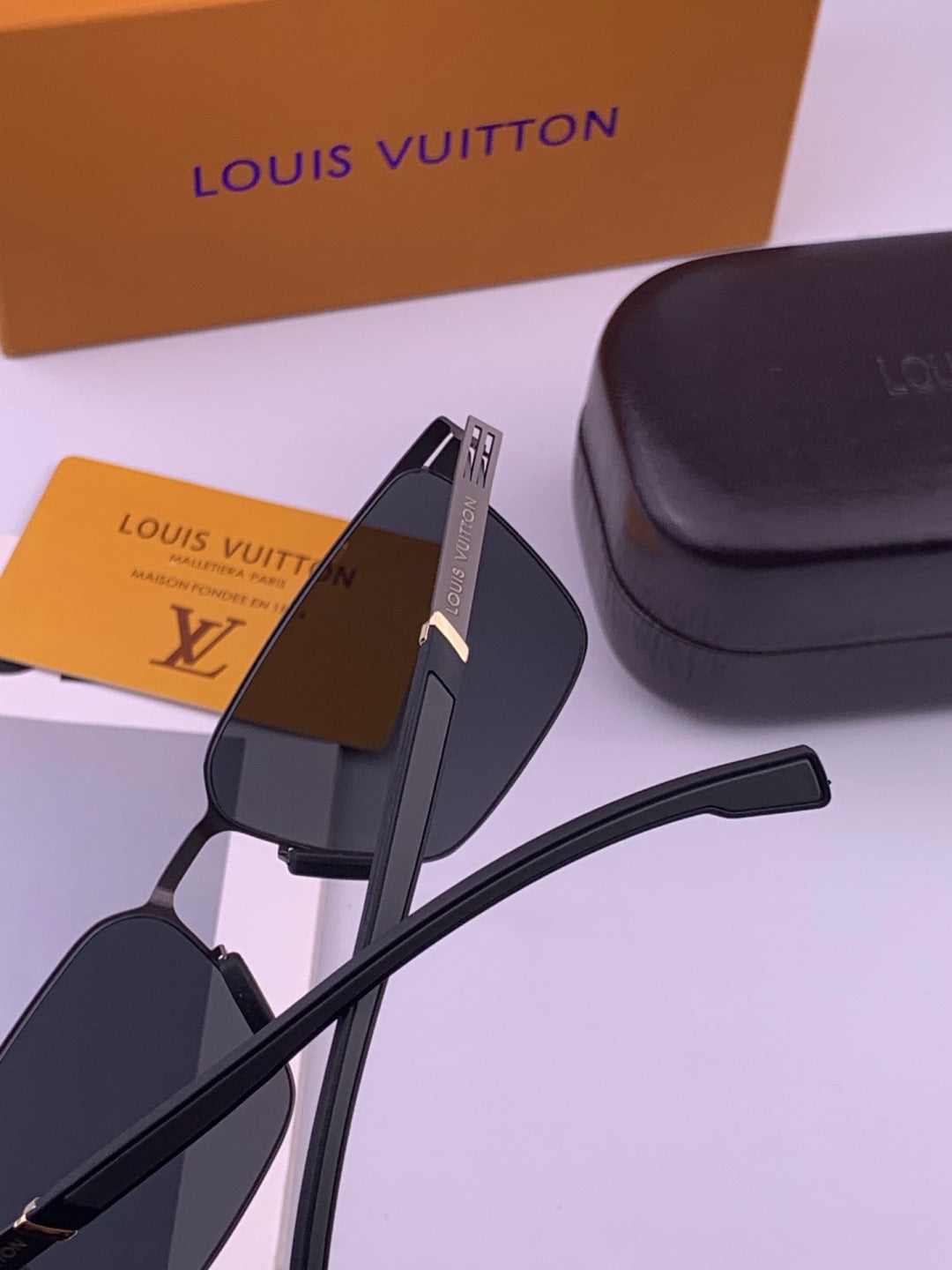 Louis Vuitton L516 Fashion Gold Lens Sunglasses for Men & Women - 381938 - detail image 4