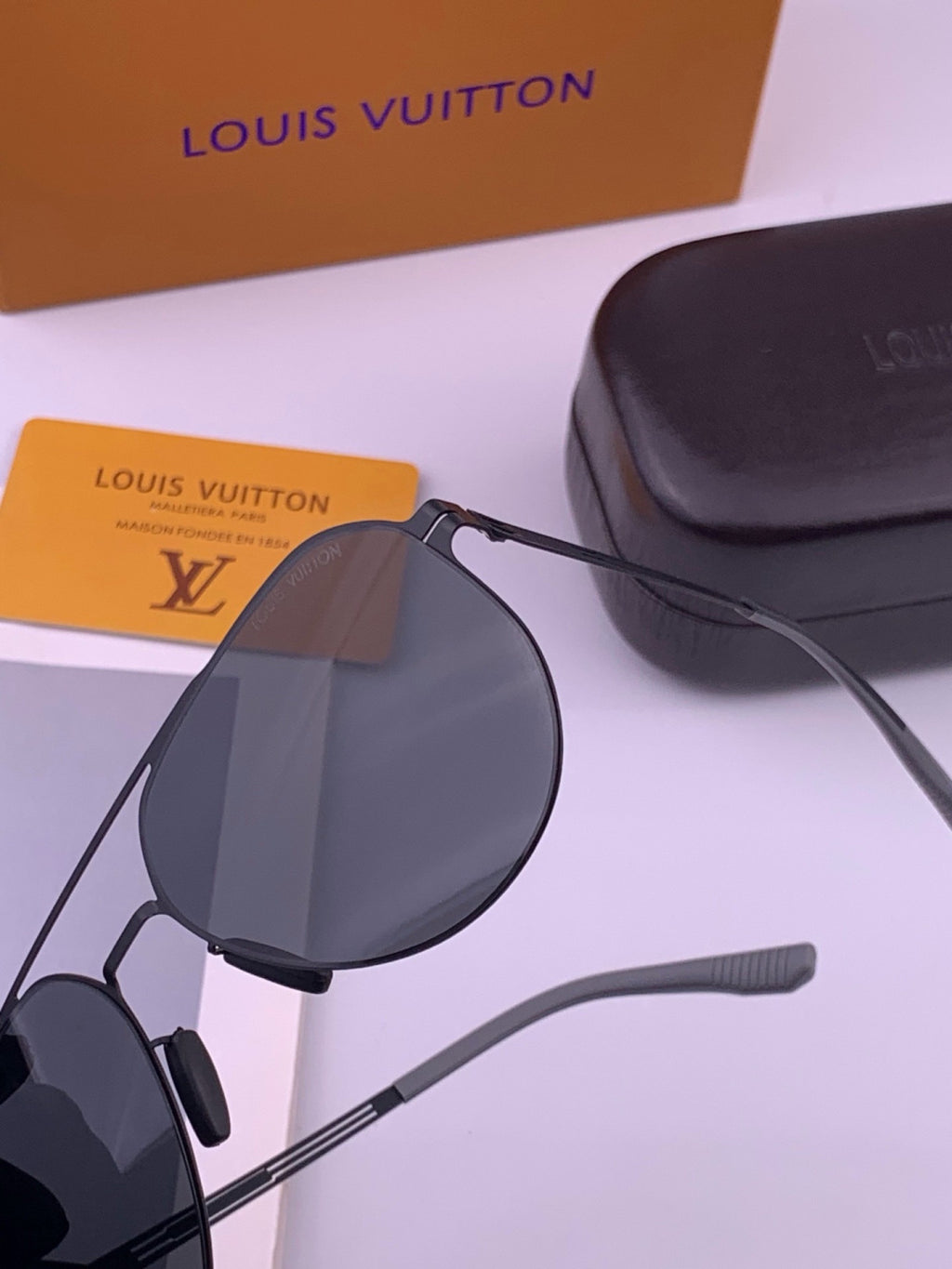 Louis Vuitton L39 Fashion Gold Lens Sunglasses for Men & Women - 381939 - detail image 3