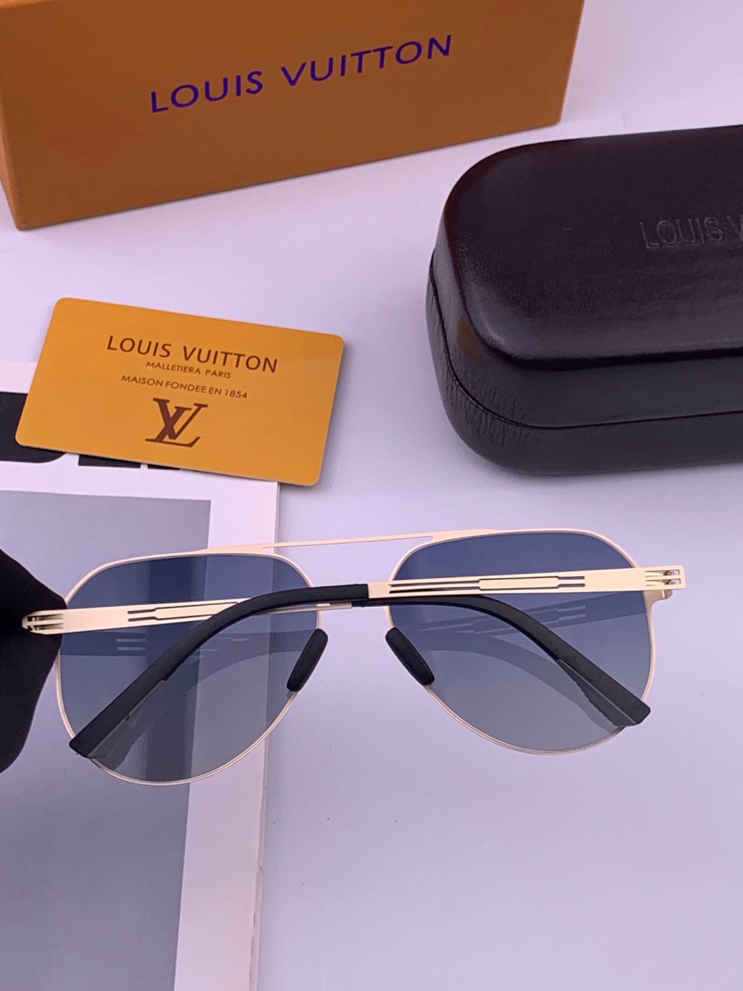 Louis Vuitton L39 Fashion Gold Lens Sunglasses for Men & Women - 381940 - detail image 4