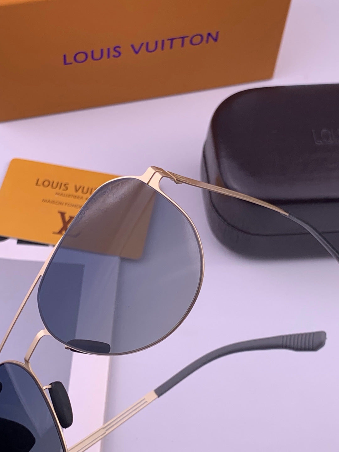 Louis Vuitton L39 Fashion Gold Lens Sunglasses for Men & Women - 381940 - detail image 3