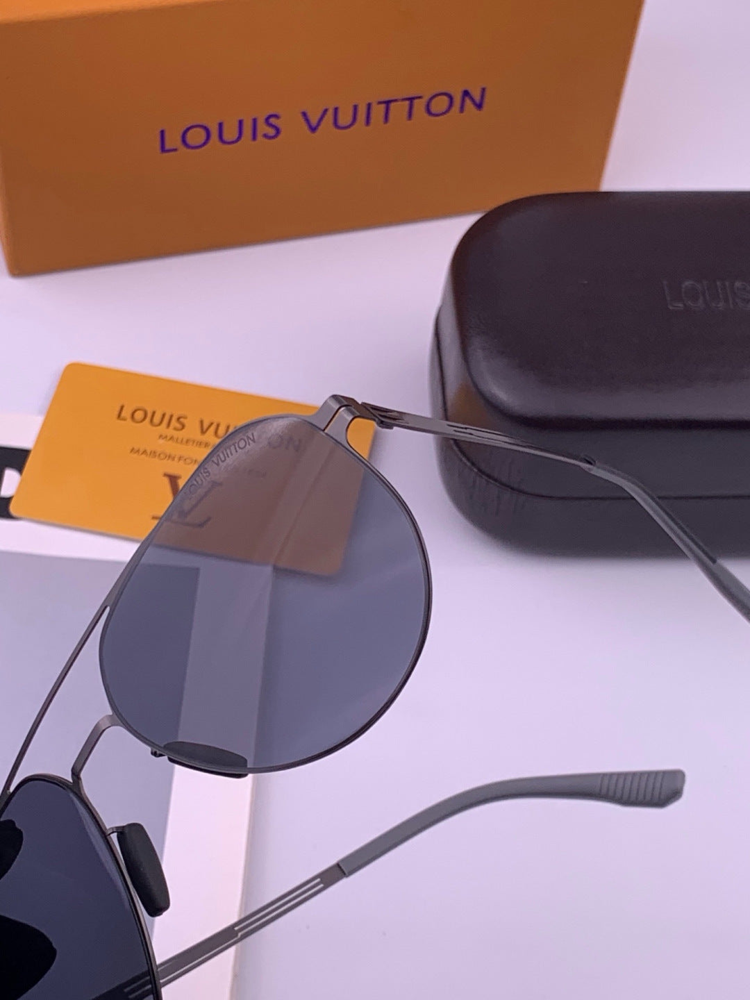 Louis Vuitton L39 Fashion Gold Lens Sunglasses for Men & Women - 381941 - detail image 3