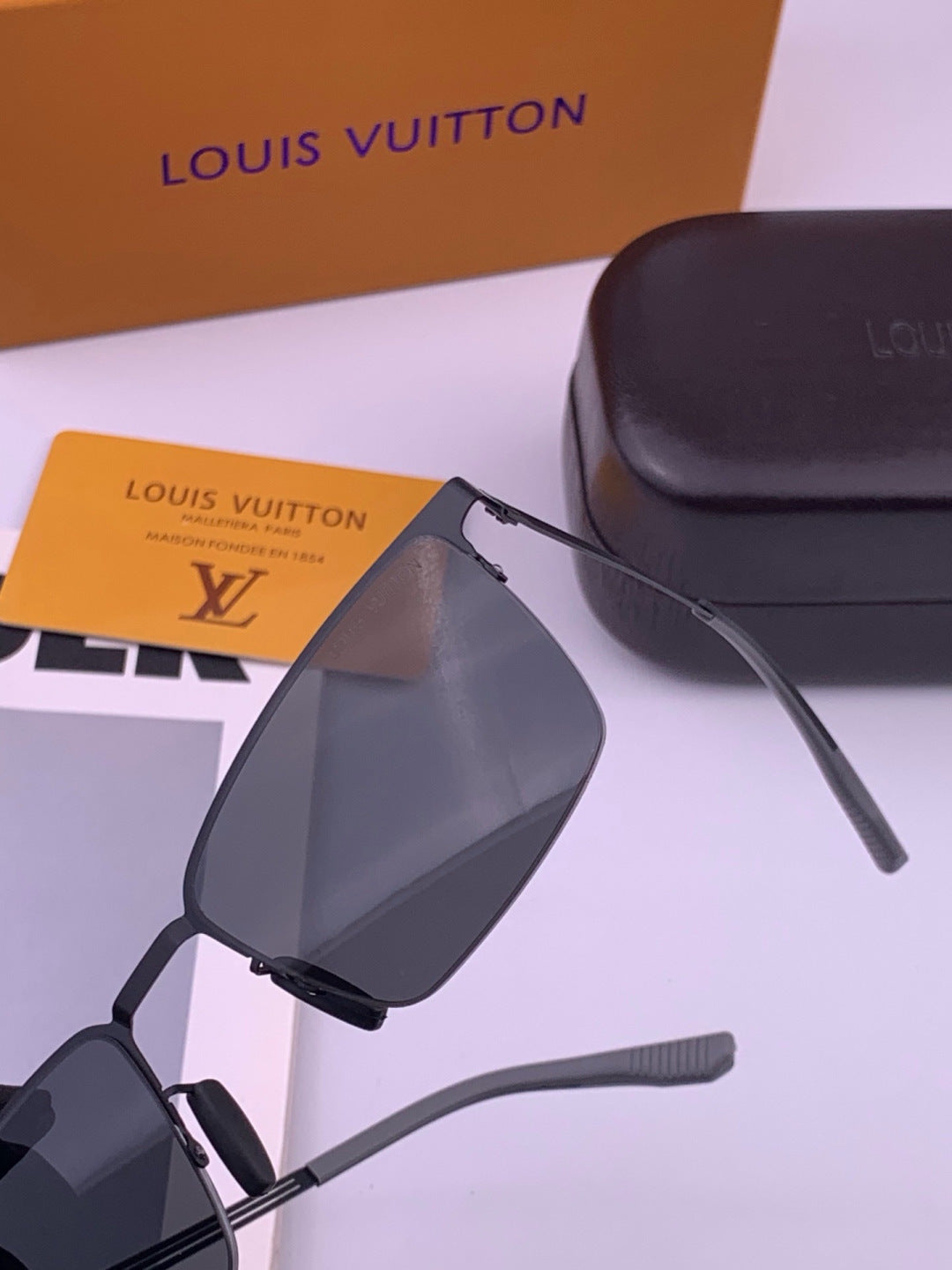 Louis Vuitton L510 Fashion Gold Lens Sunglasses for Men & Women - 381942 - detail image 3