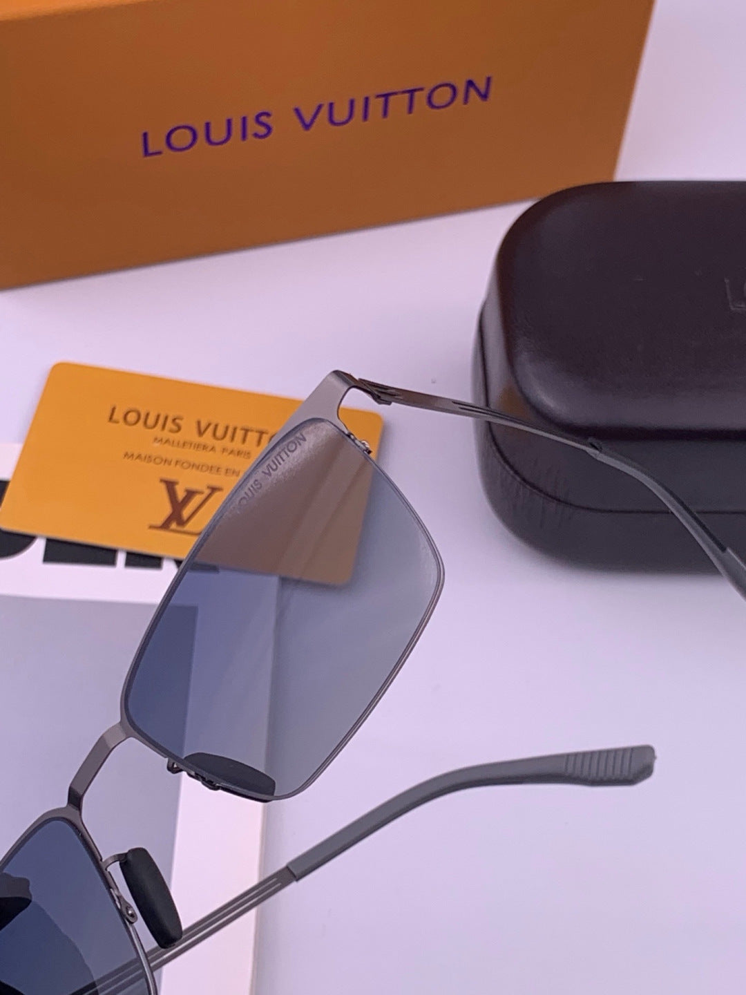 Louis Vuitton L510 Fashion Gold Lens Sunglasses for Men & Women - 381943 - detail image 3