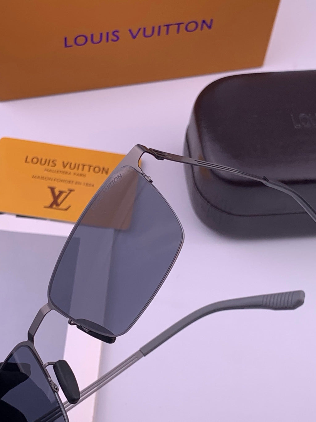 Louis Vuitton L510 Fashion Gold Lens Sunglasses for Men & Women - 381944 - detail image 3