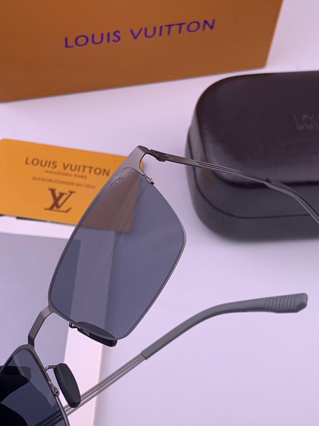 Louis Vuitton L510 Fashion Gold Lens Sunglasses for Men & Women - 381944 - detail image 3