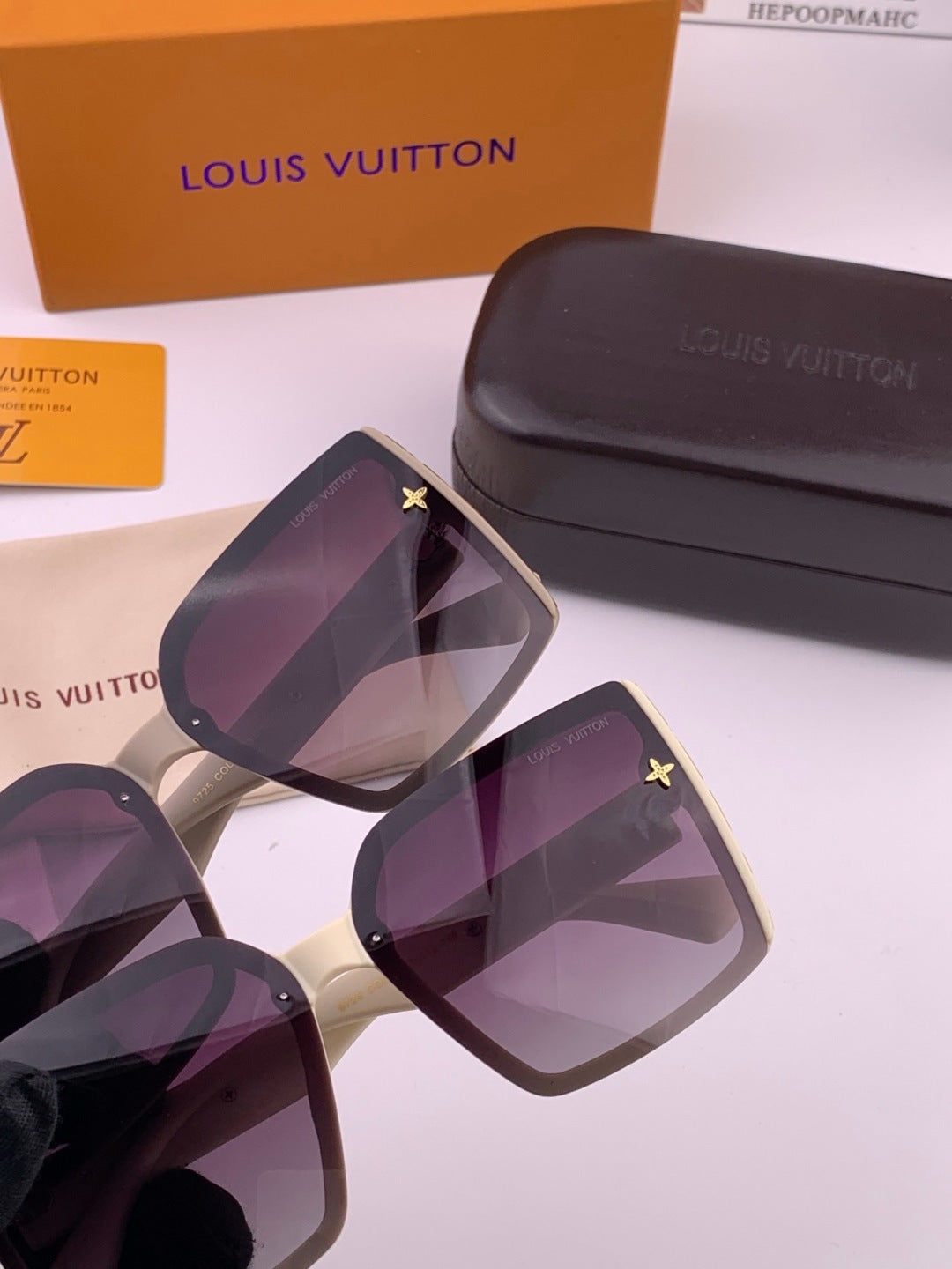 Louis Vuitton Fashion Gold Lens Sunglasses for Men & Women - 381846 - detail image 5