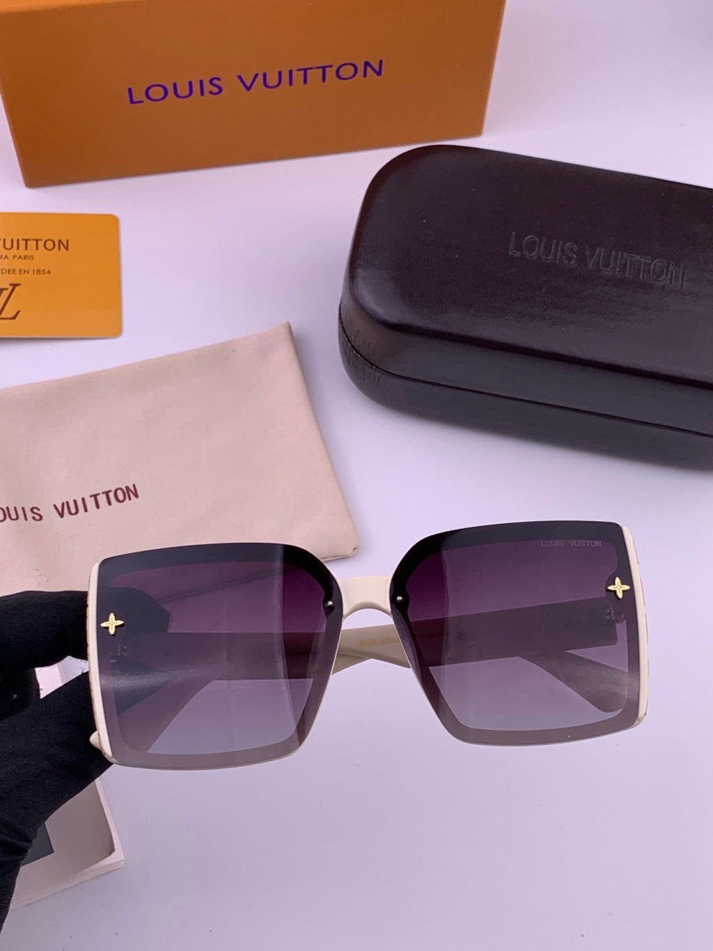 Louis Vuitton Fashion Gold Lens Sunglasses for Men & Women - 381846