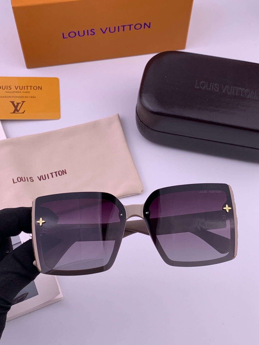 Louis Vuitton Fashion Gold Lens Sunglasses for Men & Women - 381846 - detail image 2