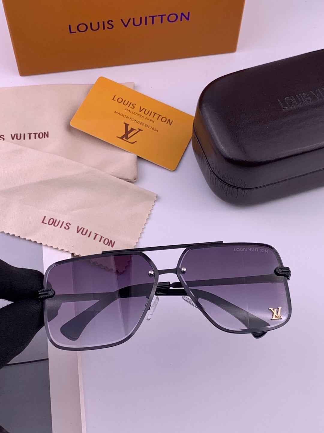 Louis Vuitton L91747 Aviator Orange Lens Sunglasses for Men & Women - 381834 - detail image 2