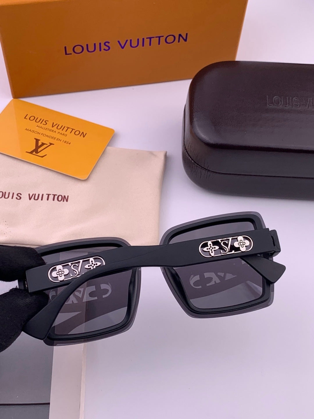 Louis Vuitton Polarized Square Brown Lens Sunglasses for Men & Women - 381837 - detail image 6