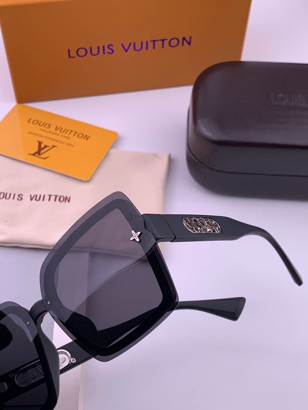 Louis Vuitton Polarized Square Brown Lens Sunglasses for Men & Women - 381837 - detail image 3
