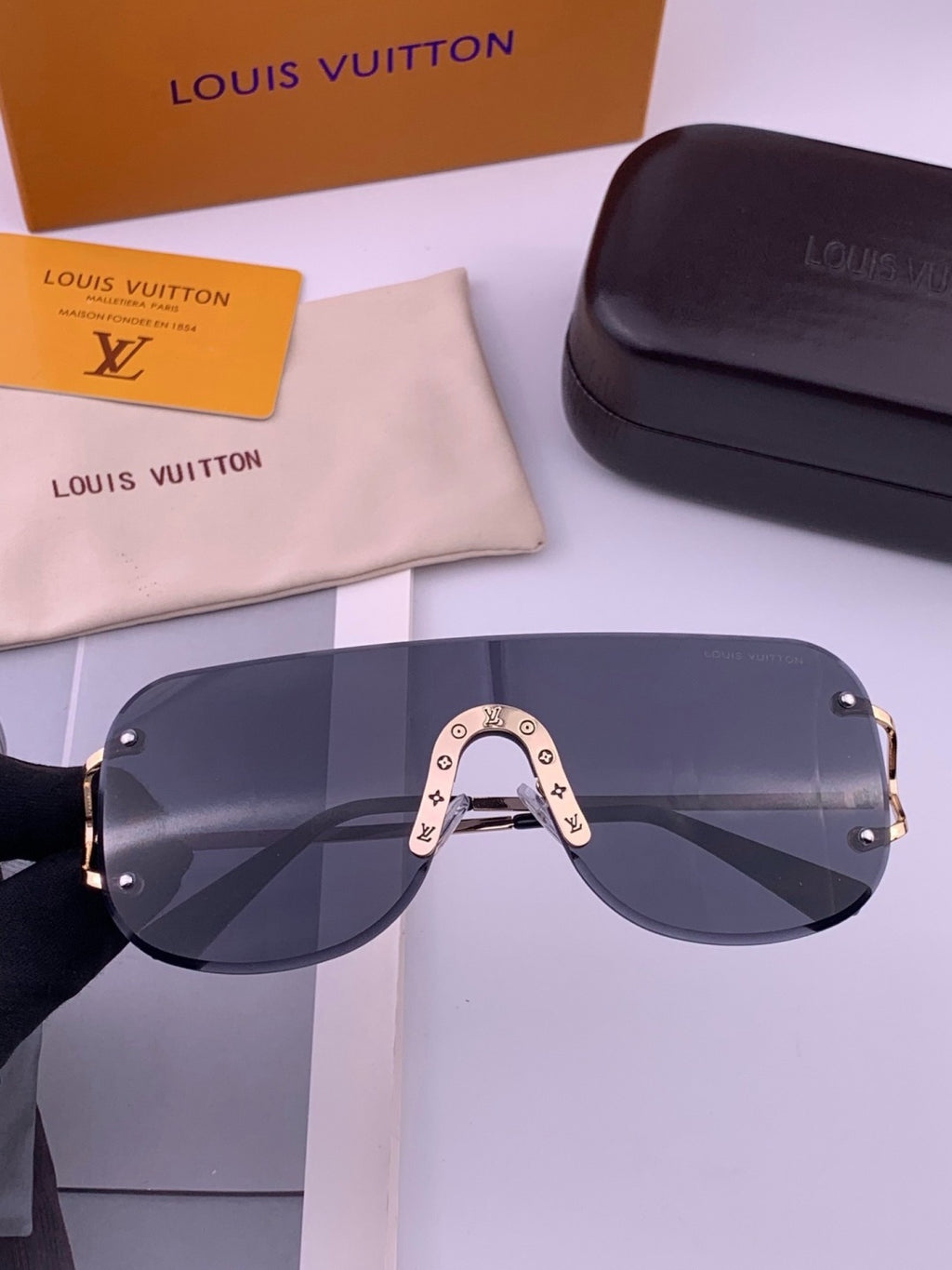 Louis Vuitton L61759 Aviator Gold Lens Sunglasses for Men & Women - 381838 - detail image 3