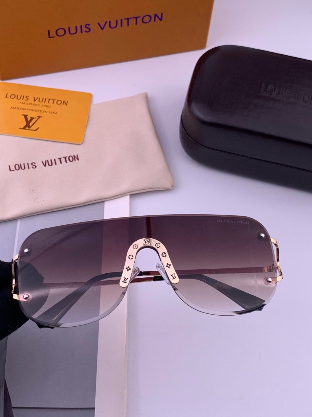 Louis Vuitton L61759 Aviator Gold Lens Sunglasses for Men & Women - 381838 - detail image 2