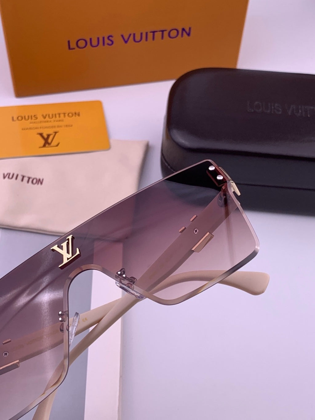 Louis Vuitton L36000 Oversized Purple Lens Sunglasses for Men & Women - 381841 - detail image 6