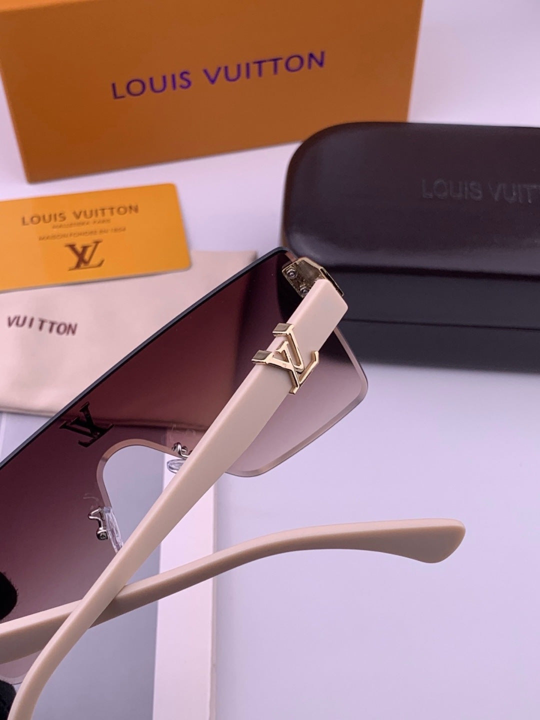 Louis Vuitton L36000 Oversized Purple Lens Sunglasses for Men & Women - 381841 - detail image 5