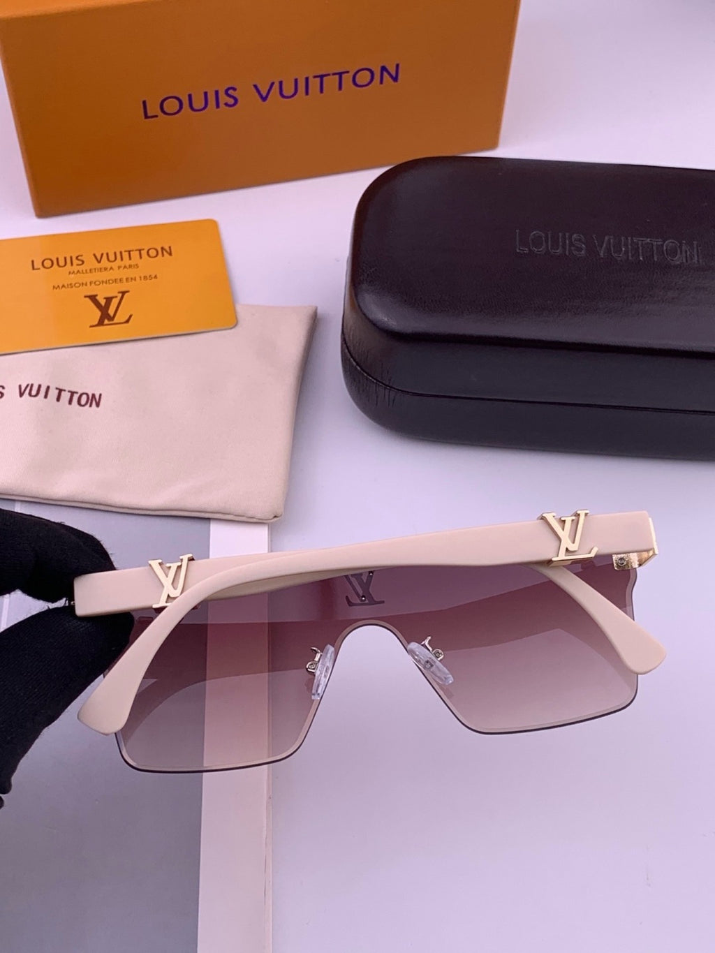 Louis Vuitton L36000 Oversized Purple Lens Sunglasses for Men & Women - 381841 - detail image 4