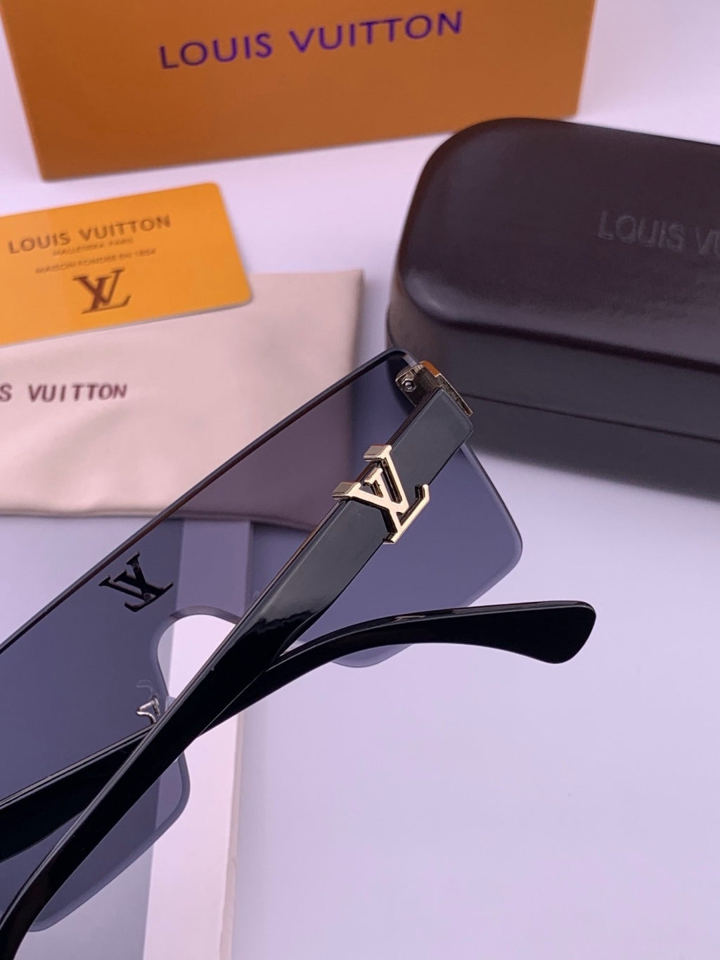 Louis Vuitton L36000 Oversized Blue Lens Sunglasses for Men & Women - 381842 - detail image 5