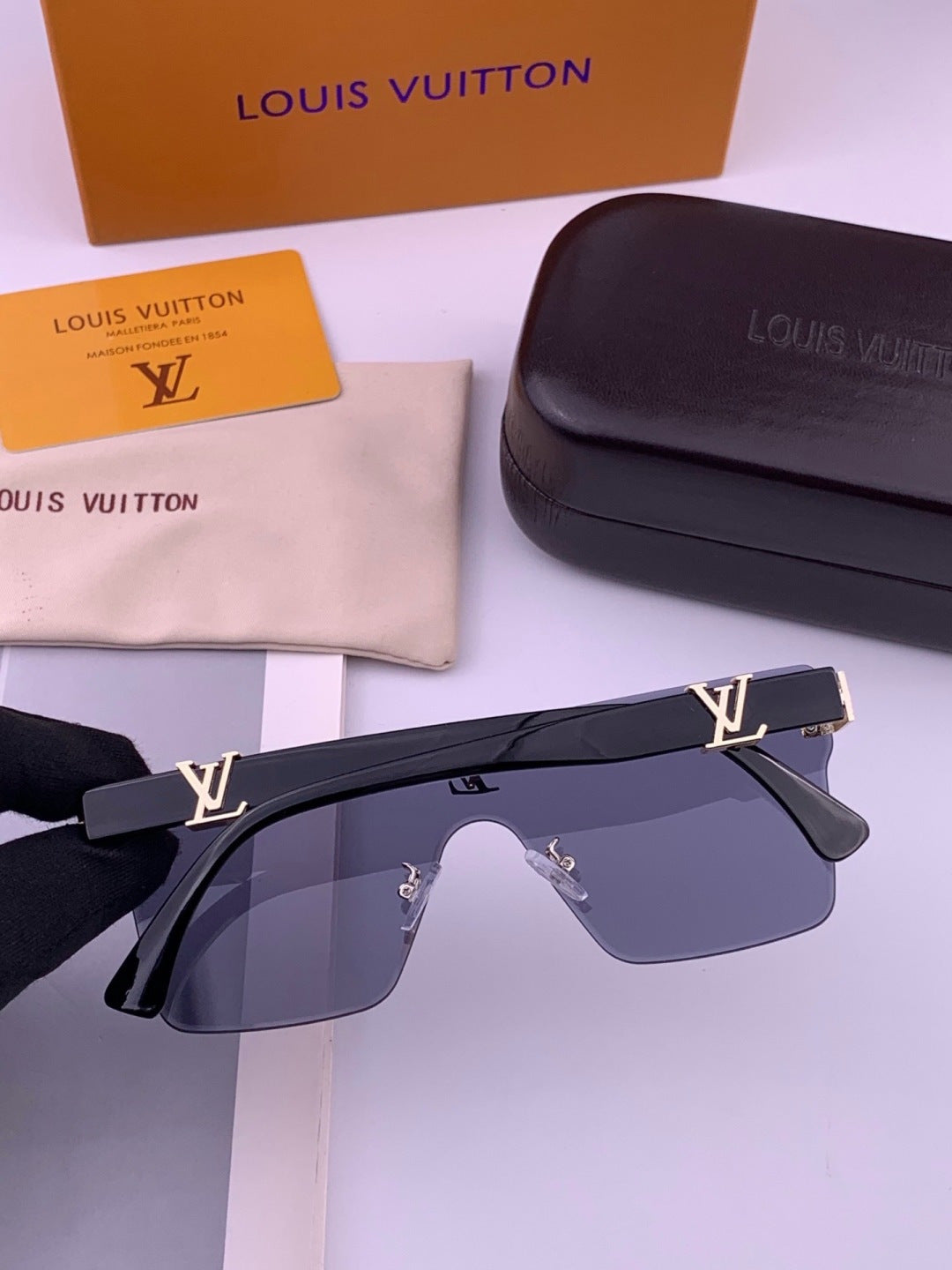 Louis Vuitton L36000 Oversized Blue Lens Sunglasses for Men & Women - 381842 - detail image 6