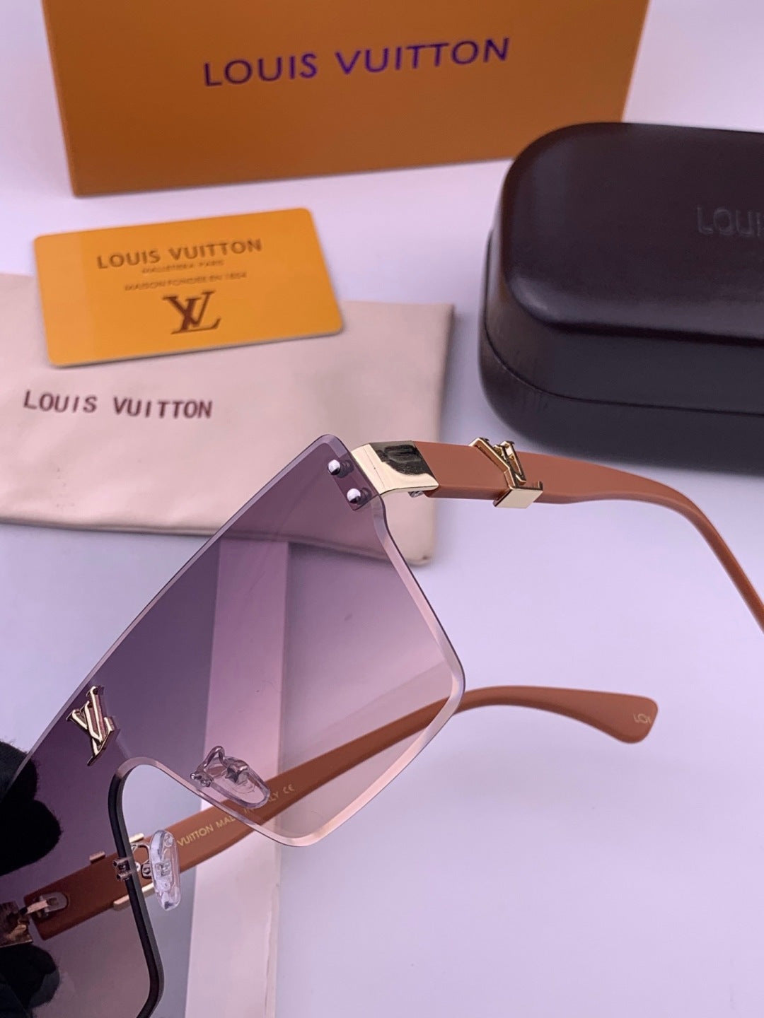 Louis Vuitton L36000 Oversized Purple Lens Sunglasses for Men & Women - 381843 - detail image 3