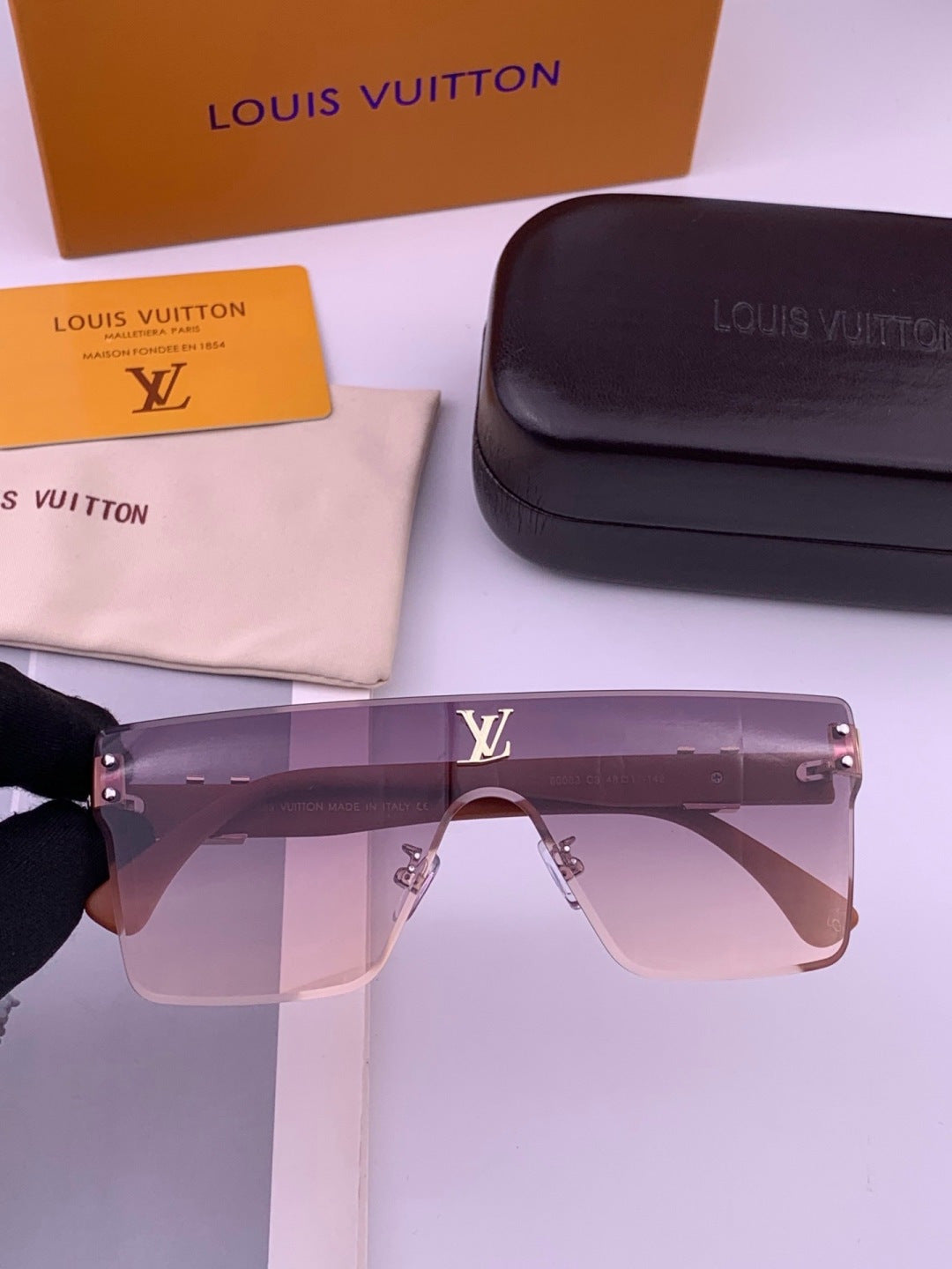 Louis Vuitton L36000 Oversized Purple Lens Sunglasses for Men & Women - 381843