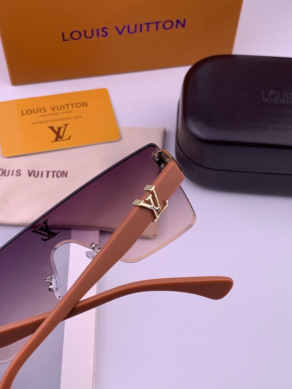 Louis Vuitton L36000 Oversized Purple Lens Sunglasses for Men & Women - 381843 - detail image 4