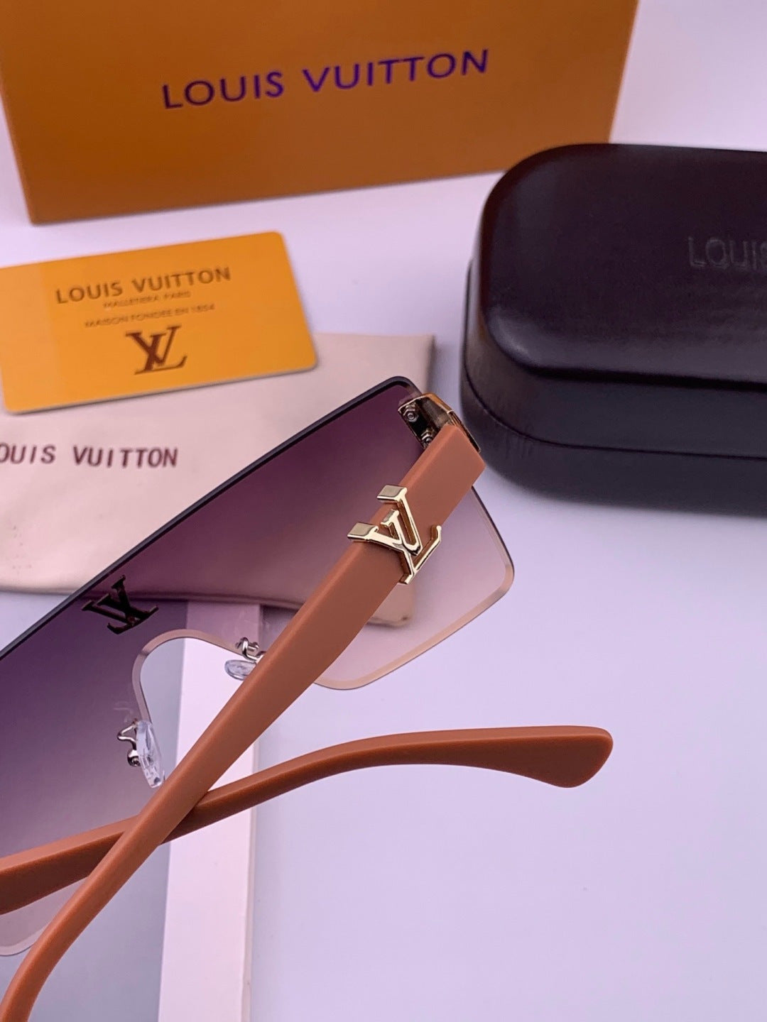 Louis Vuitton L36000 Oversized Purple Lens Sunglasses for Men & Women - 381843 - detail image 4