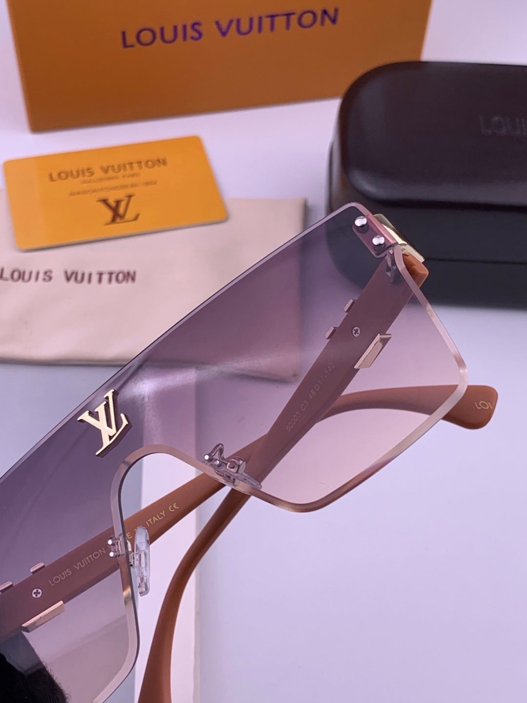 Louis Vuitton L36000 Oversized Purple Lens Sunglasses for Men & Women - 381843 - detail image 5