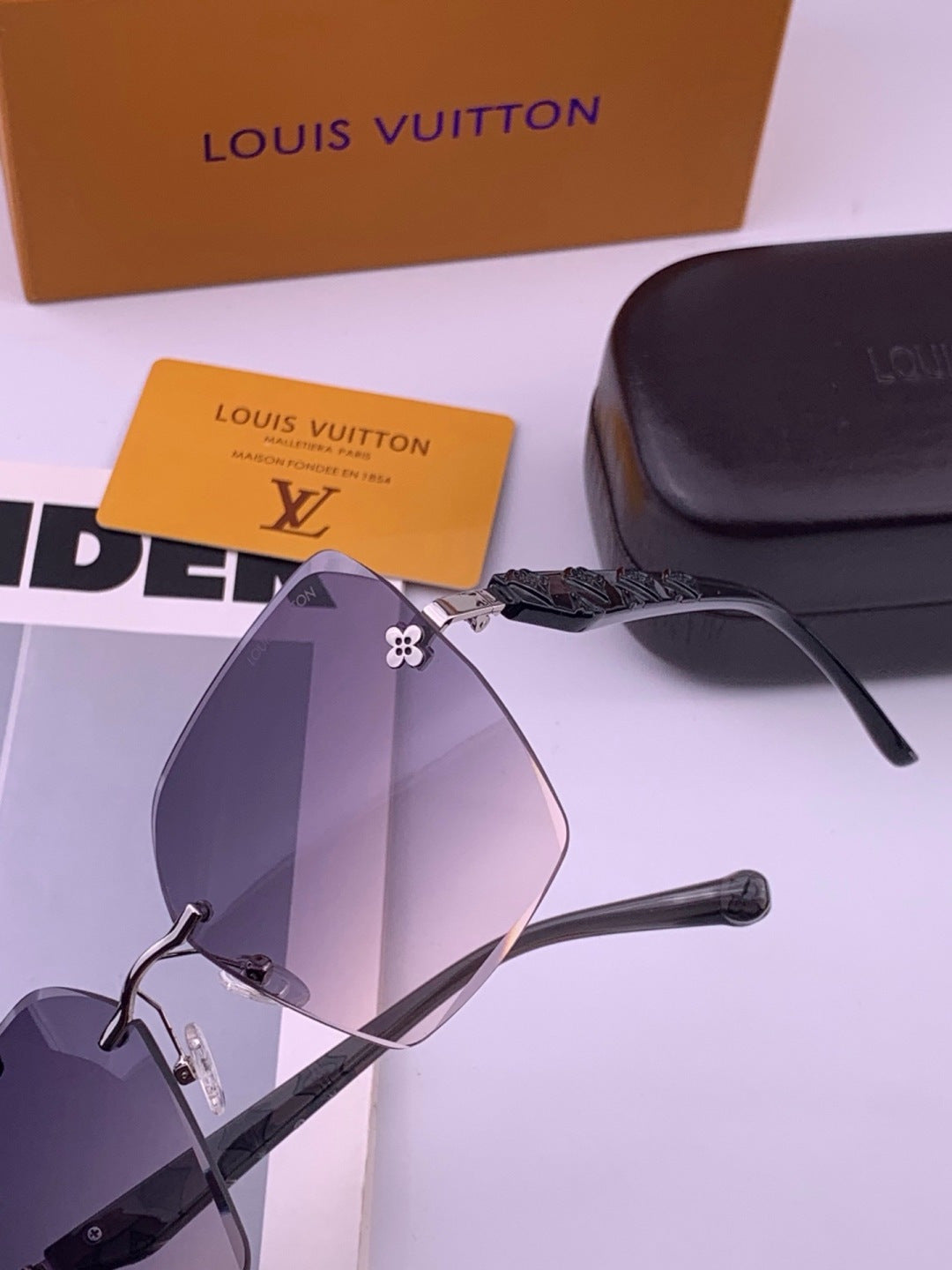 Louis Vuitton L8612 Square Gold Lens Sunglasses for Men & Women - 381825 - detail image 3