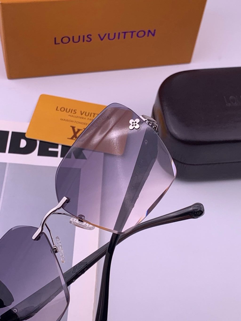 Louis Vuitton L8612 Square Gold Lens Sunglasses for Men & Women - 381825 - detail image 4