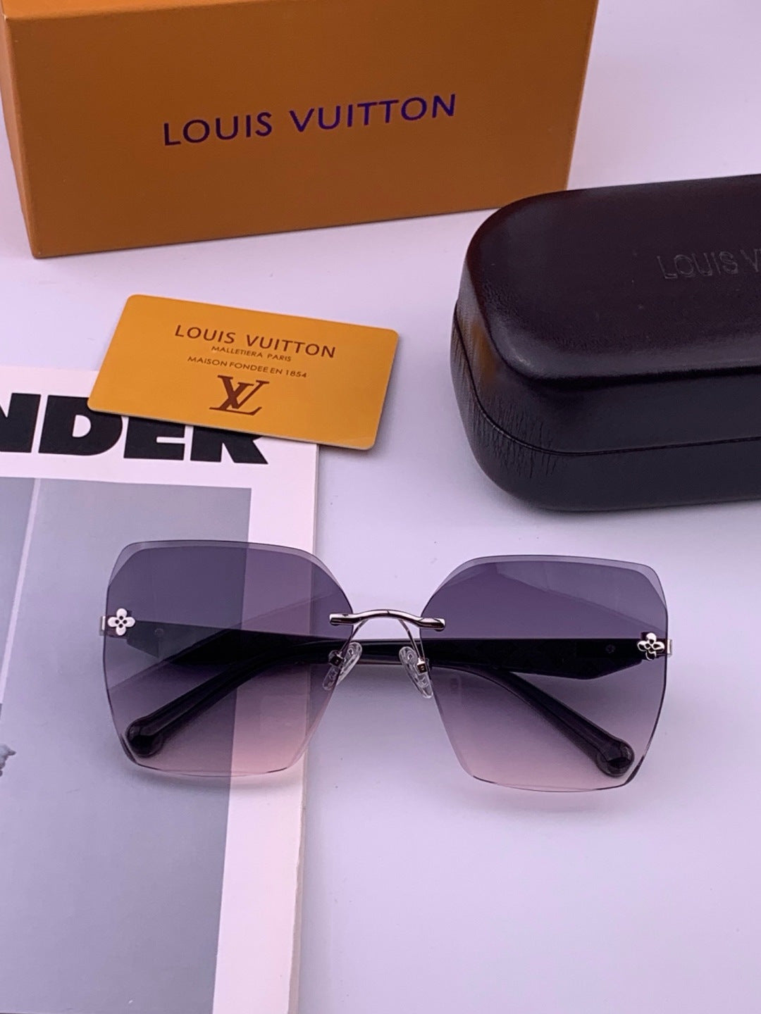 Louis Vuitton L8612 Square Gold Lens Sunglasses for Men & Women - 381825 - detail image 5