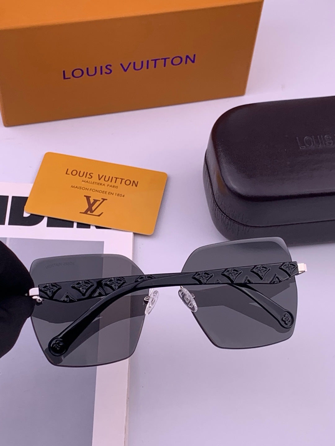 Louis Vuitton L8612 Square Gold Lens Sunglasses for Men & Women - 381826 - detail image 6