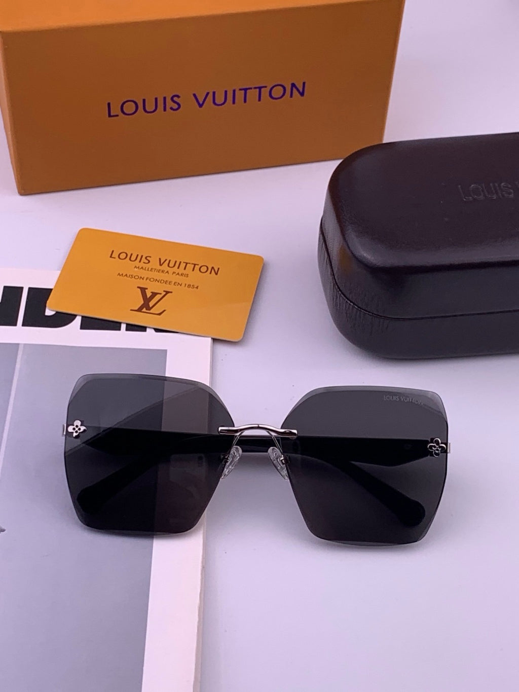 Louis Vuitton L8612 Square Gold Lens Sunglasses for Men & Women - 381826 - detail image 5