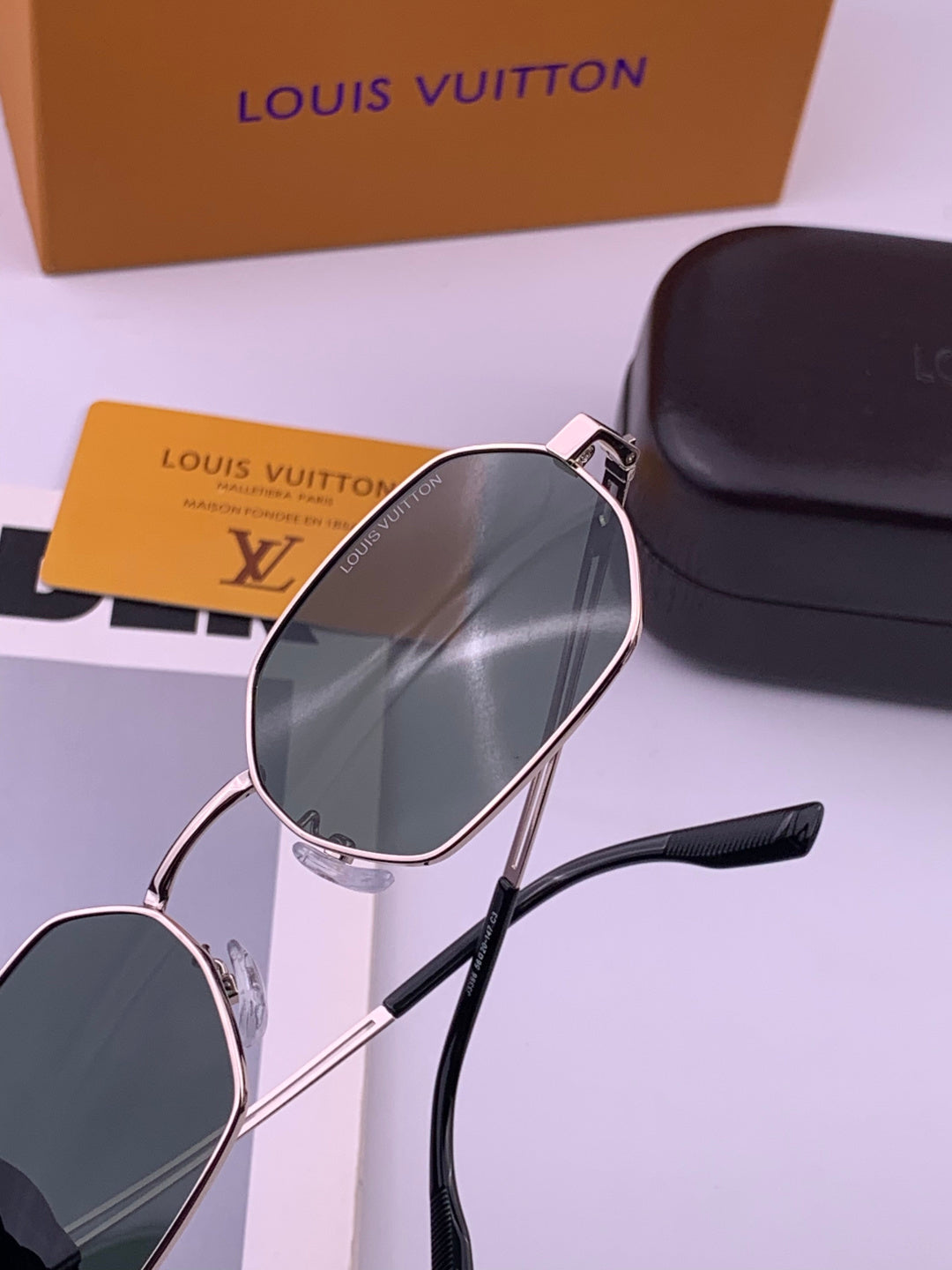 Louis Vuitton L6339 Polarized Aviator Gold Lens Sunglasses for Men & - 381809 - detail image 4
