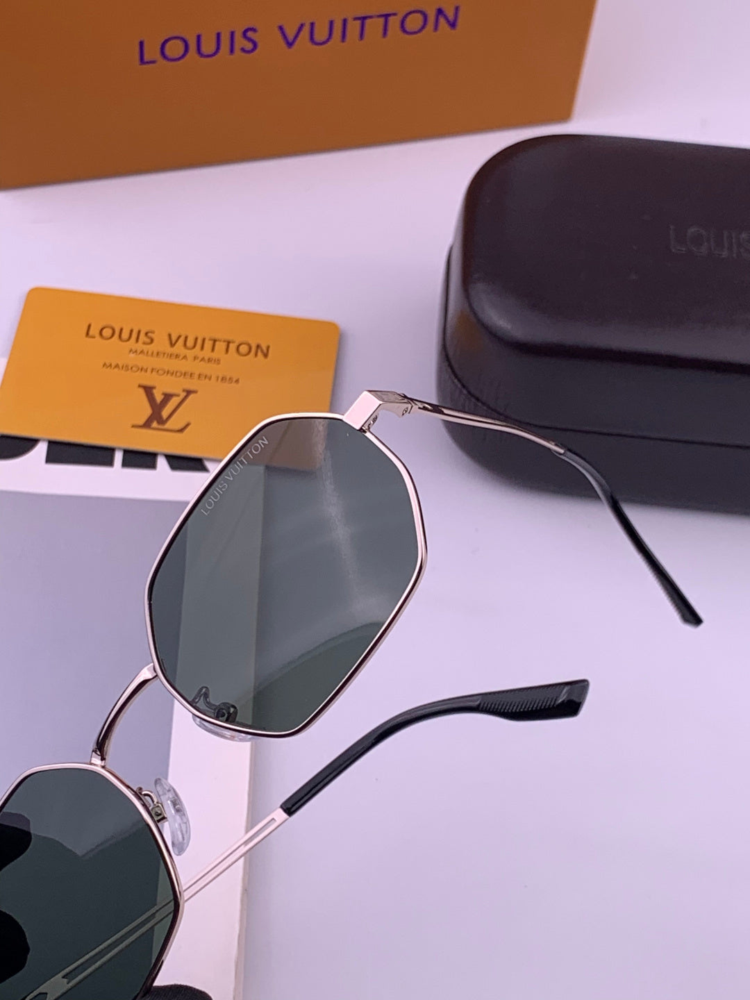 Louis Vuitton L6339 Polarized Aviator Gold Lens Sunglasses for Men & - 381809 - detail image 3